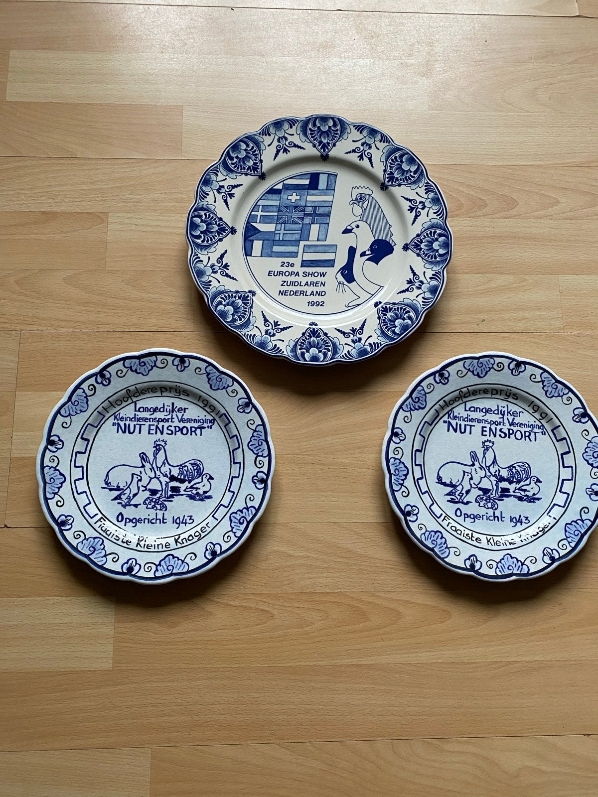Delfts Blauw sierborden: Europa Show 1992 & Nut en Sport, Antiek en Kunst, Antiek | Wandborden en Tegels, Ophalen