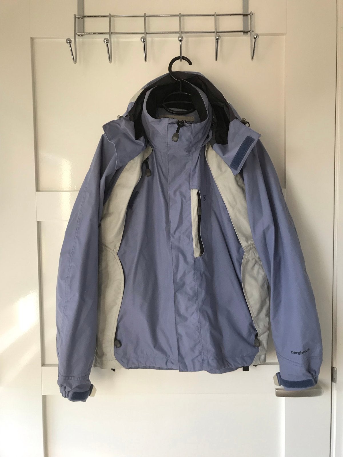 Berghaus ski jas, maat M - Zo goed als nieuw, Ophalen of Verzenden, Zo goed als nieuw, Maat 38/40 (M), Jack