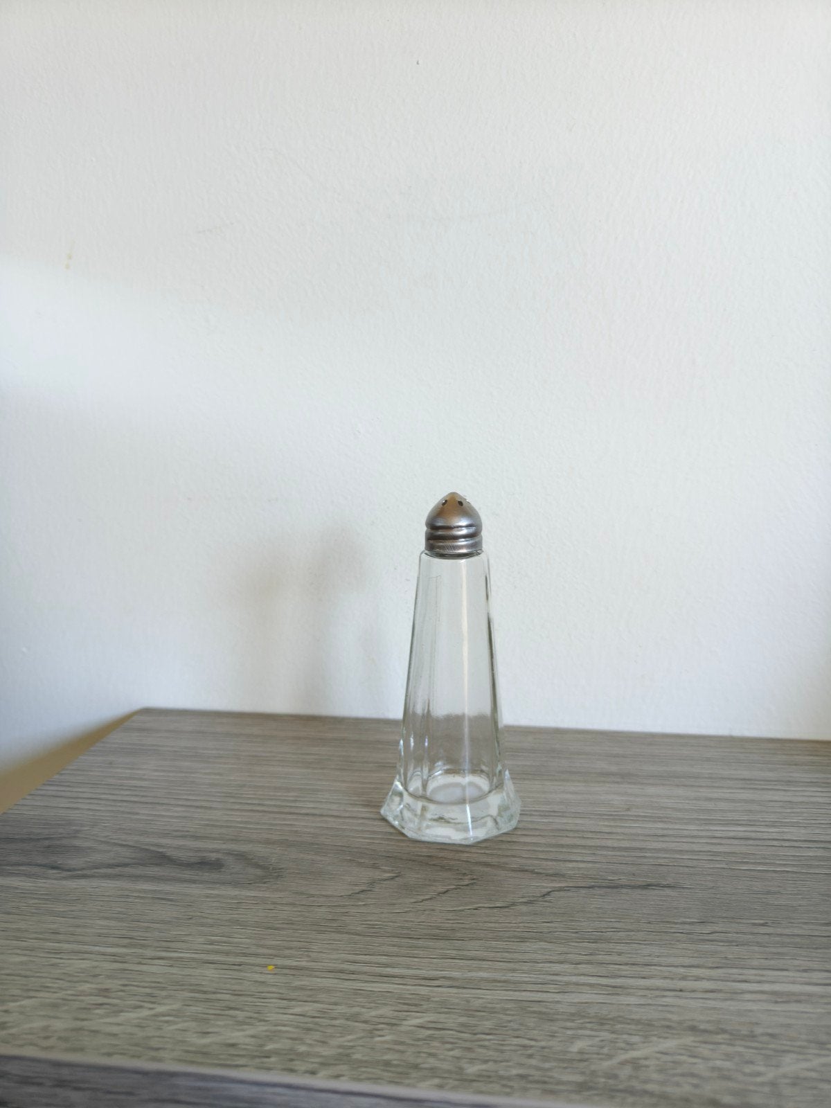 Glazen zoutvaatje met metalen dop, Overige typen, Ophalen of Verzenden, Gebruikt, Glas