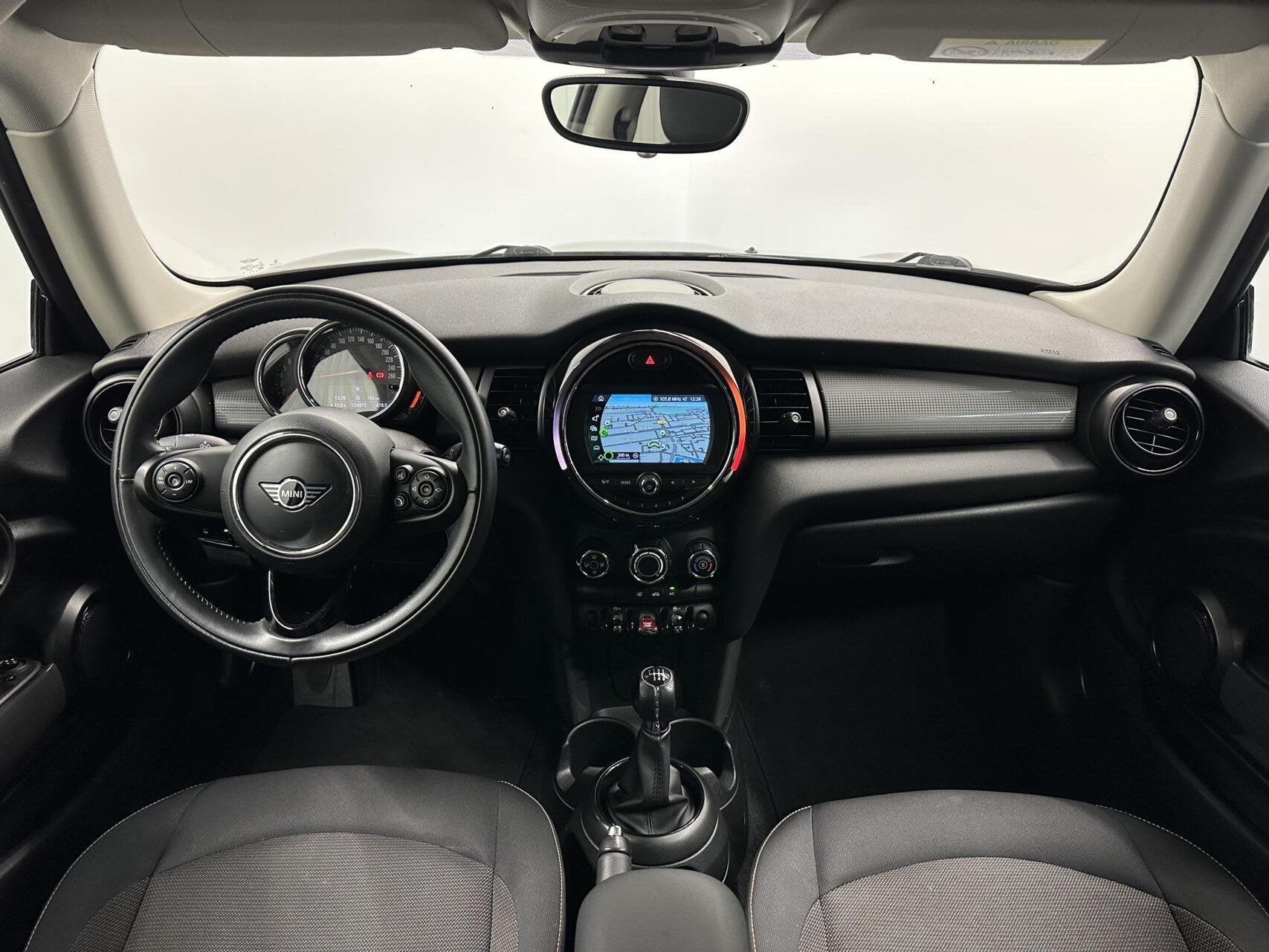 Mini Mini 1.5 Cooper Pepper NAVIGATIE CRUISE LM., Voorwielaandrijving, Gebruikt, Met garantie (alle), 4 stoelen