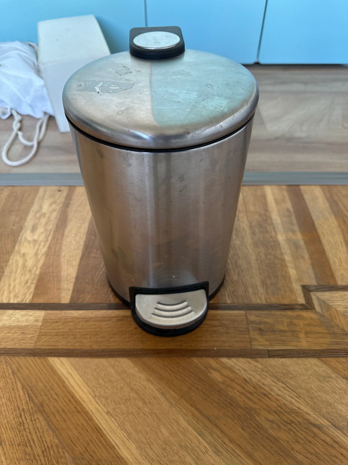 prullenbak met pedaal, GRATIS!!!!!!!!, Gebruikt, Met pedaal, Ophalen of Verzenden, Minder dan 10 liter