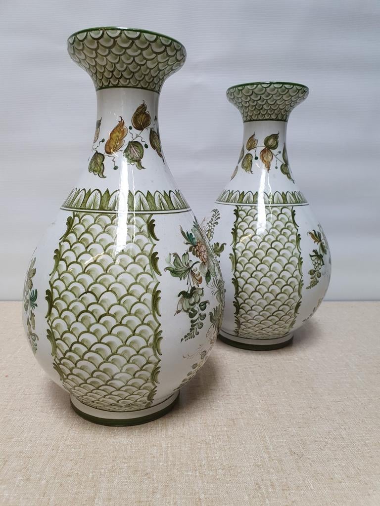 2 leuke groene  vazen gemerkt, Huis en Inrichting, Woonaccessoires | Vazen, Ophalen, Overige kleuren, Minder dan 50 cm, Glas