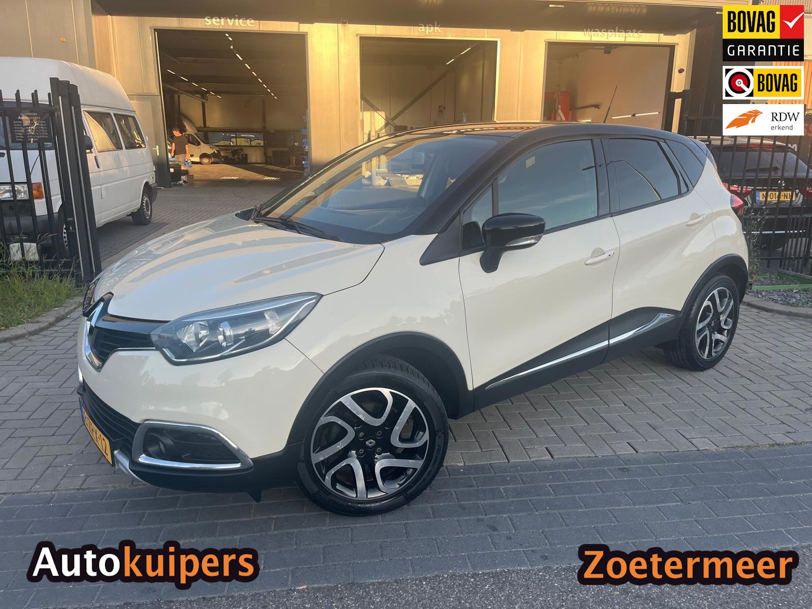 Renault Captur 1.2 TCe Helly Hansen, key less, clima, navi,, Zwart, 4 cilinders, Leder en Stof, Wit