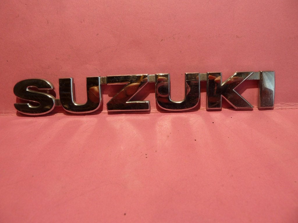 15 Cm. EMBLEEM van:  SUZUKI, Ophalen of Verzenden, Gebruikt