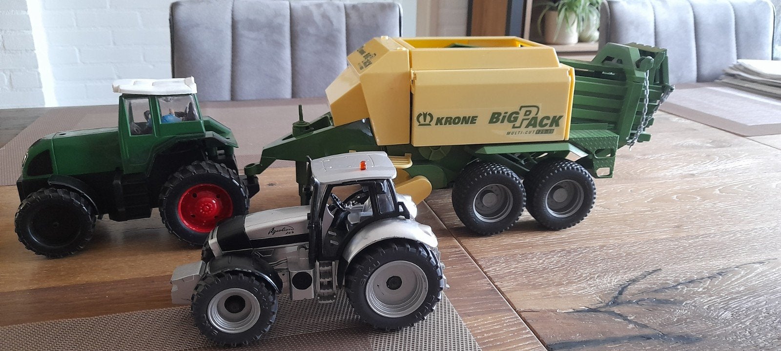 2 speelgoed tractoren met balenpers, Ophalen of Verzenden, Gebruikt