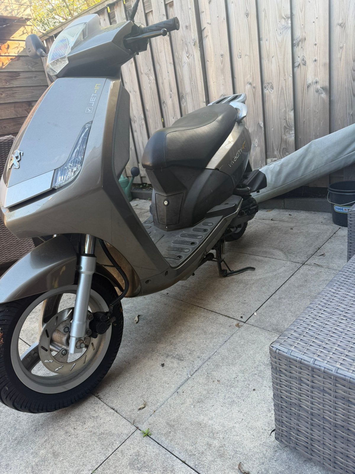Peugeot vivacity 4t, Fietsen en Brommers, Ophalen, Zo goed als nieuw, Benzine, Vivacity