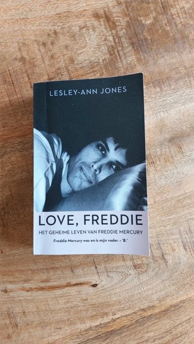 Freddie Mercury Love, Freddie biografie Queen boek 2025, Gelezen, Lesley-Ann Jones, Ophalen of Verzenden, Film, Tv en Media