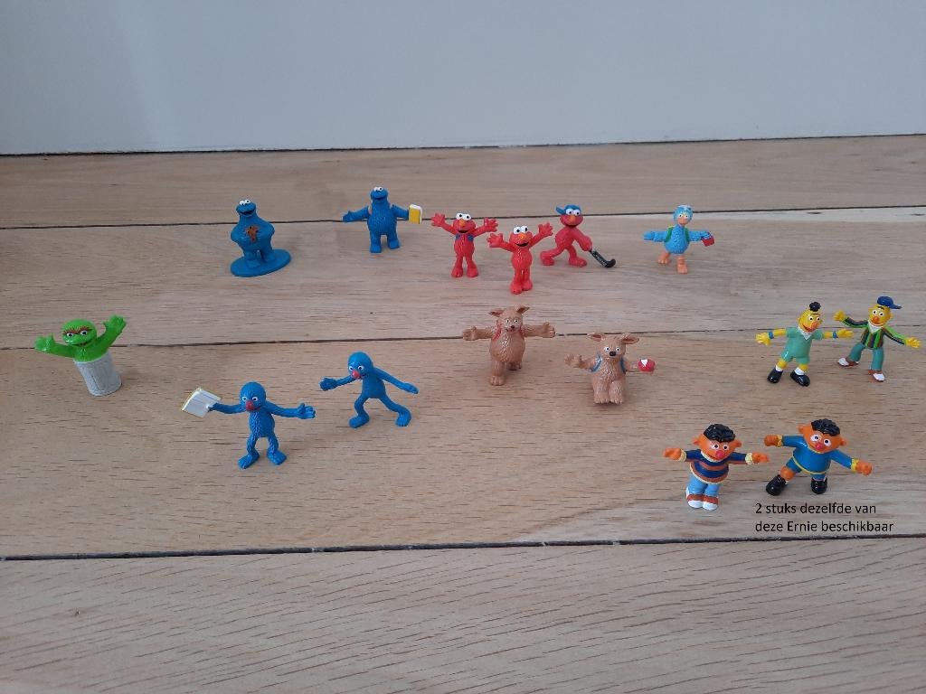 15 verschillende Sesamstraat figuren / poppetjes + 1 extra, Verzamelen, Poppetjes en Figuurtjes, Ophalen of Verzenden, Zo goed als nieuw