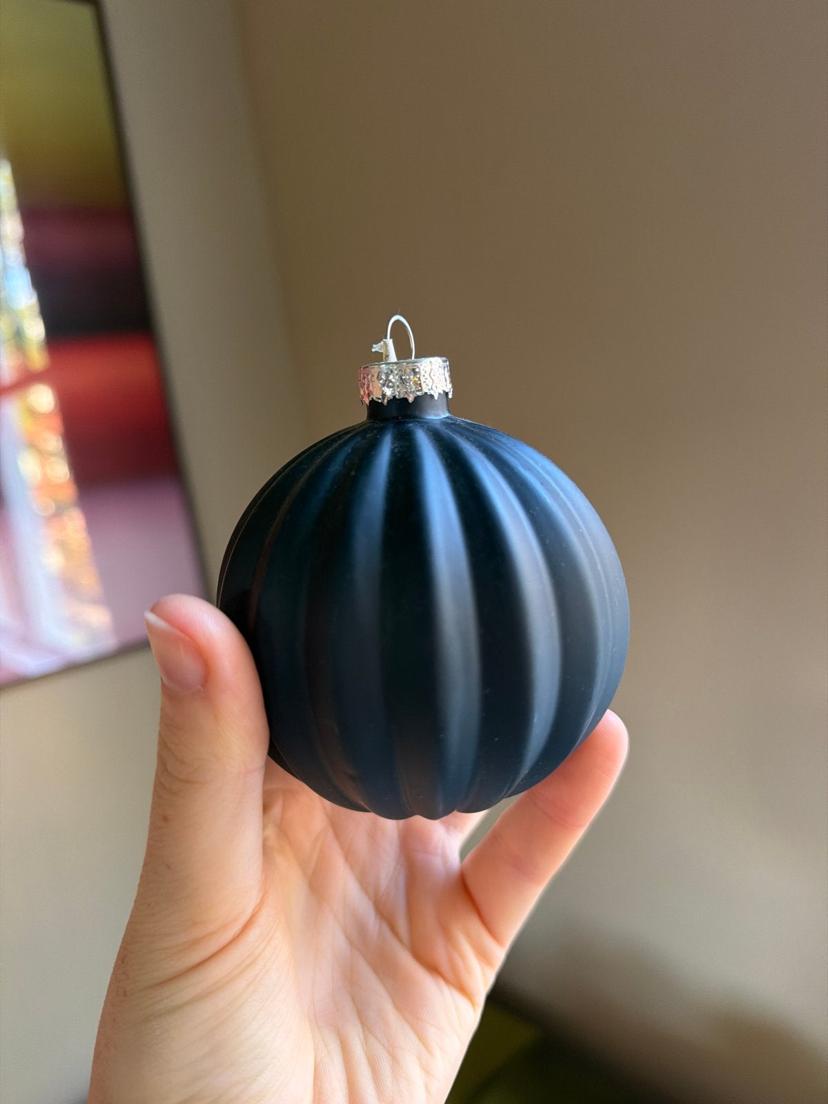 Kerstbal zwart, Ophalen