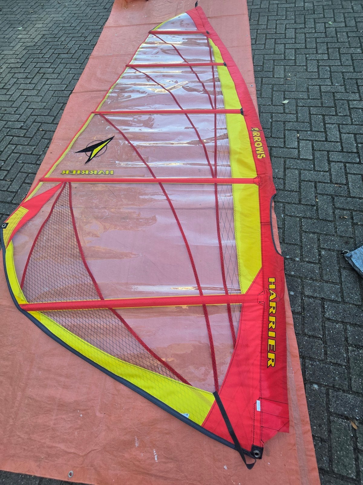Windsurfzeil Neilpryde V8 6.5 m² en Arrows Harrier 6.1 m², Gebruikt, 5 tot 6.5 m², Ophalen of Verzenden, Neilpryde