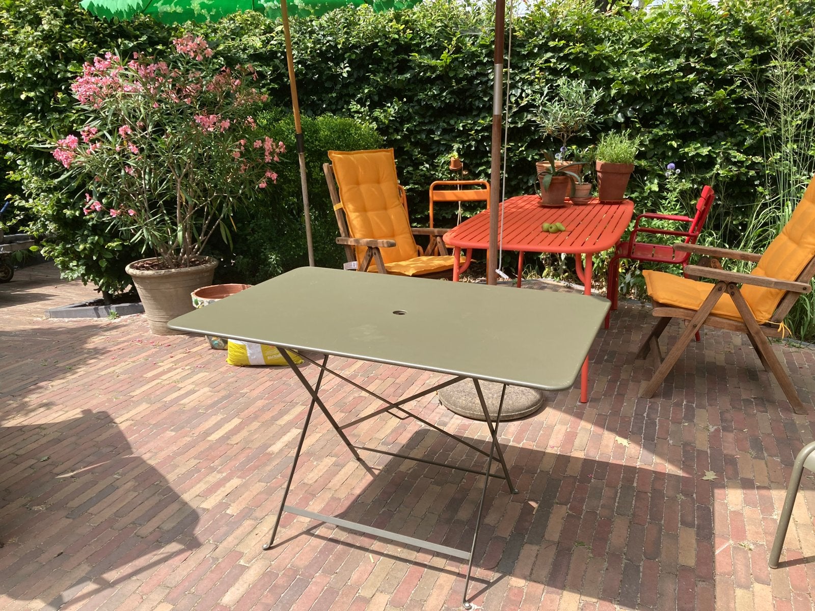 Fermob Bistro Tuintafel Groen 117x77 met parasolgat, Ophalen, Gebruikt, Rechthoekig, Metaal