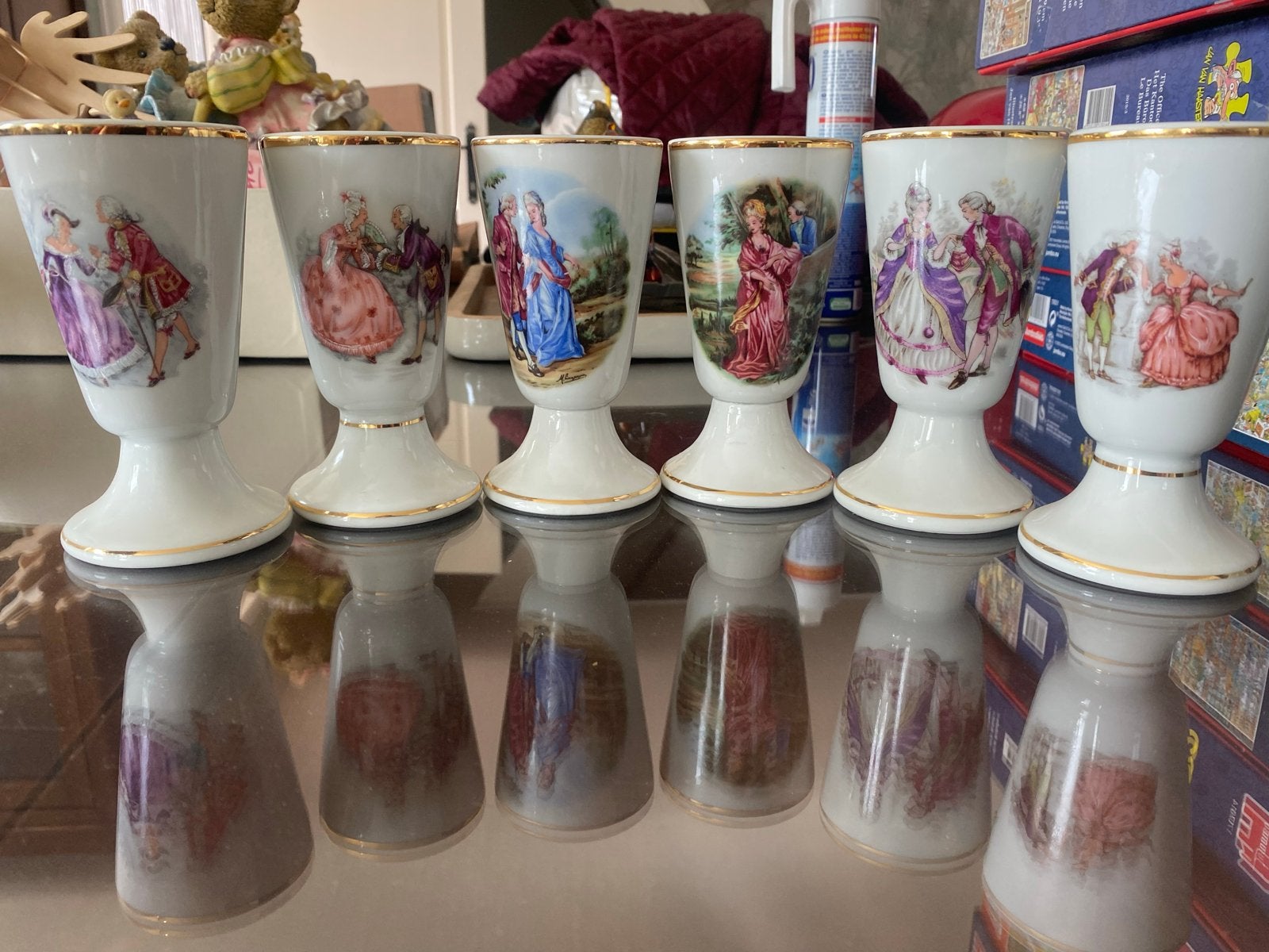 Set van 6 Vintage Porseleinen bekers met Romantische Scè, Ophalen
