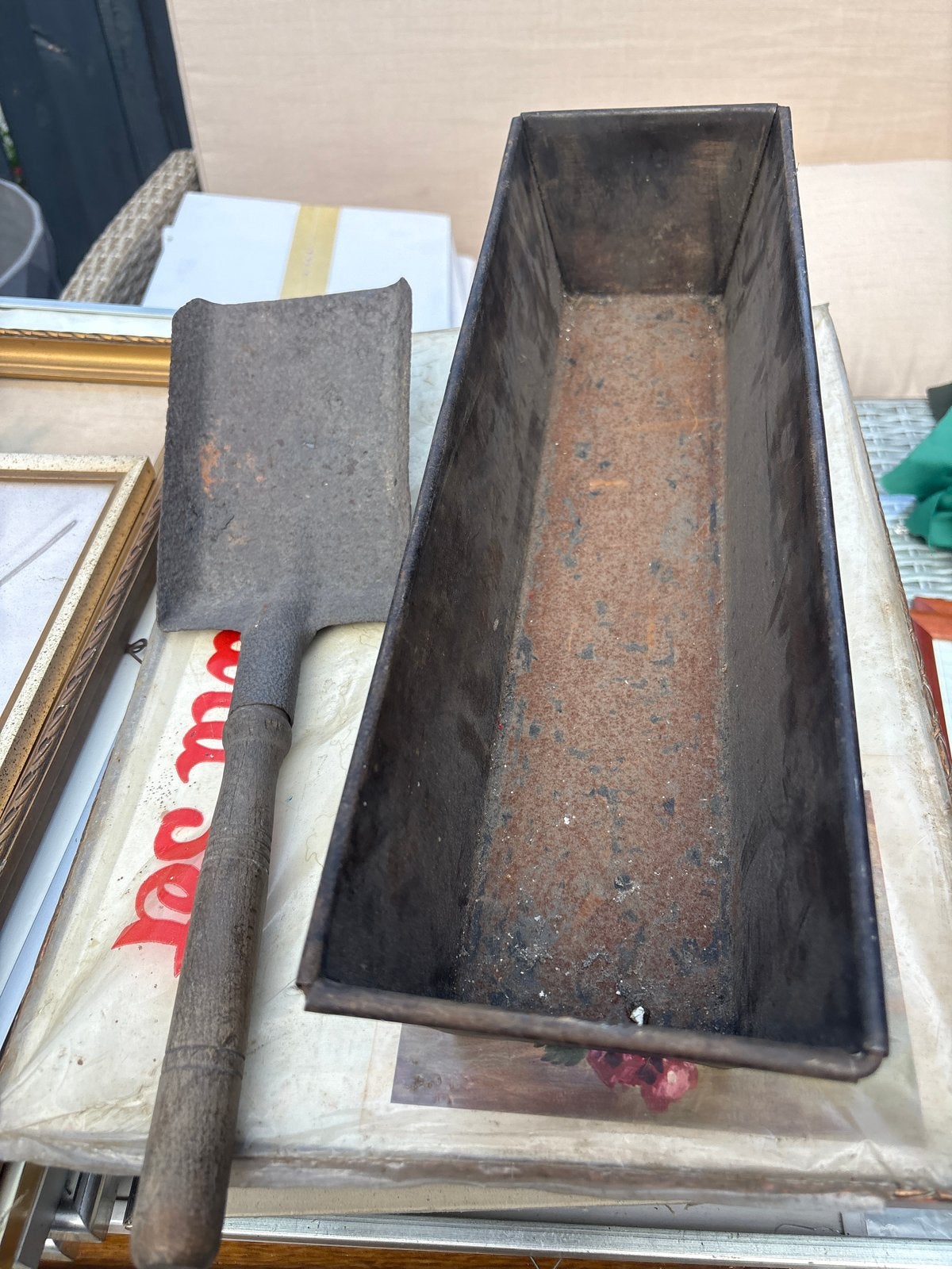 Oude metalen bakvorm en schep, Ophalen of Verzenden