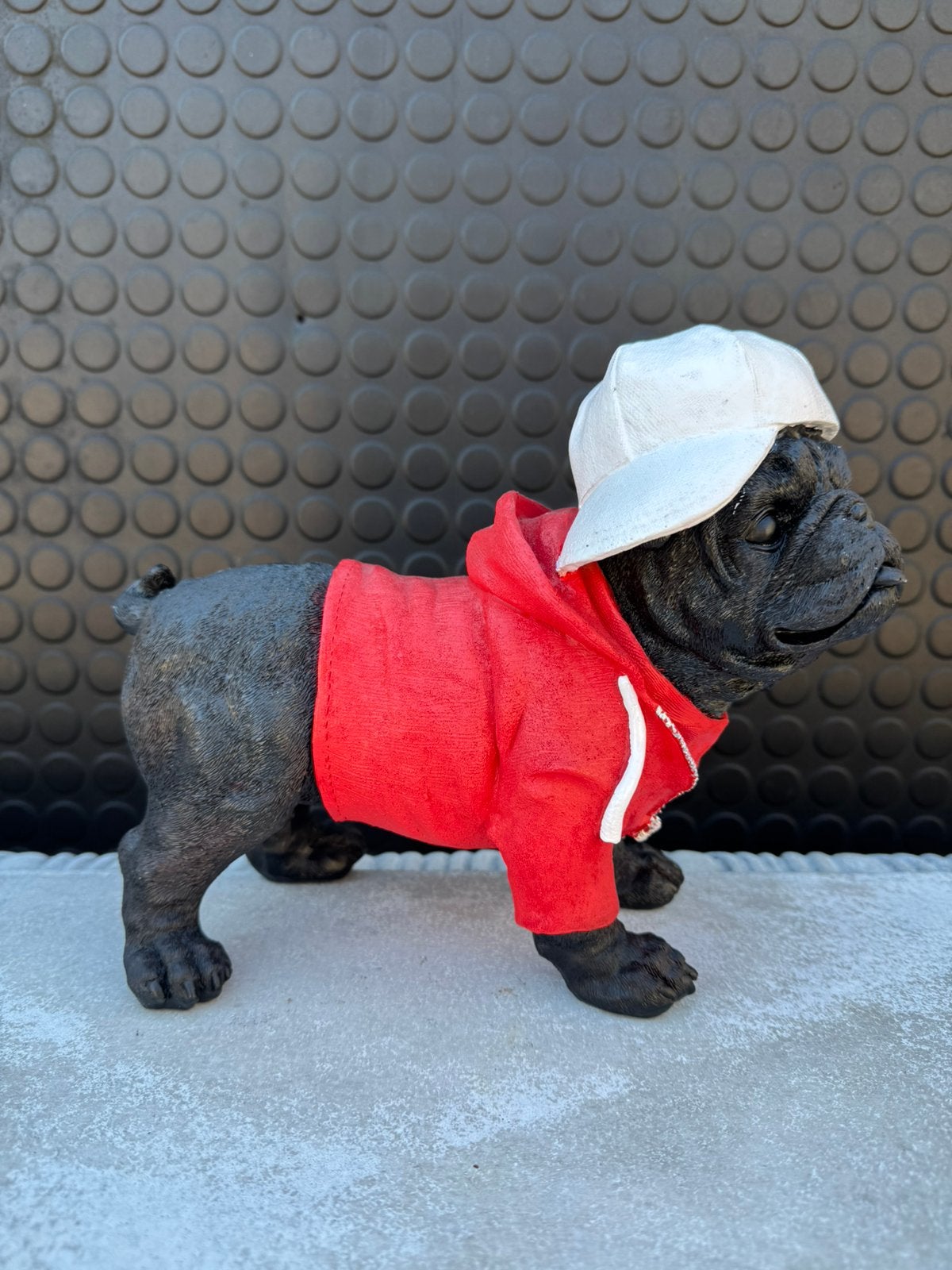 bulldog met pet 20hoog 25breed/Nieuw!, Ophalen of Verzenden, Zo goed als nieuw