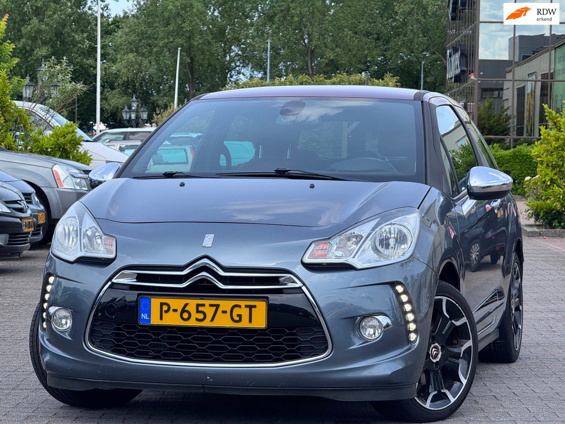 Citroen DS3 1.6 THP Sport Chic | Leder | Navigatie | Parkeer, Euro 5, 15 km/l, Gebruikt, Leder