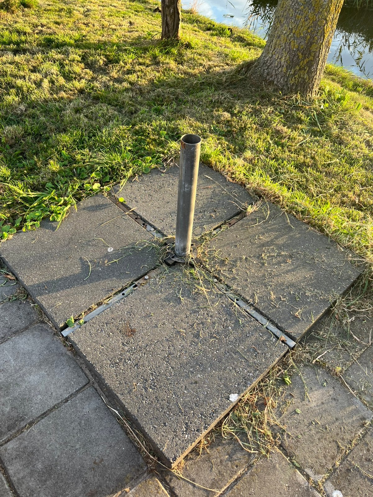 Zware parasolvoet met vier tegels, Tuin en Terras, Parasols, Ophalen, Gebruikt, Minder dan 1 meter, Parasolvoet