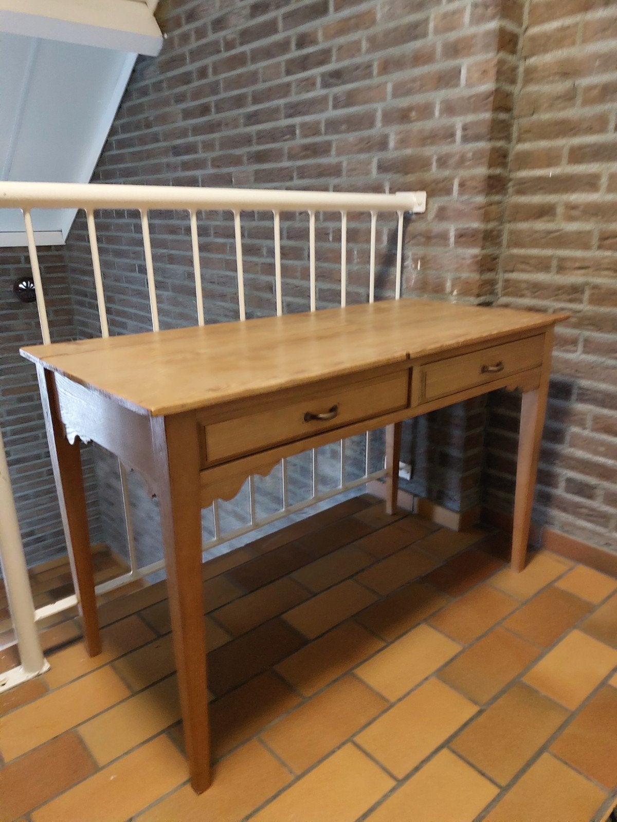 Vintage houten sidetable met twee lades, Ophalen