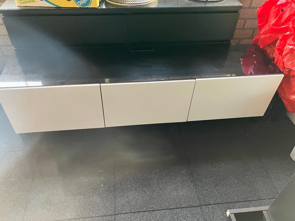 Besta tv meubel met tv glasplaat, Ophalen, Kunststof, 150 tot 200 cm, Zo goed als nieuw