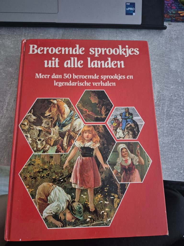 Beroemde sprookjes uit alle landen - Meer dan 50 verhalen, Boeken, Ophalen of Verzenden, Gelezen, Gebroeders Grimm, Hans Christian Andersen e.a.