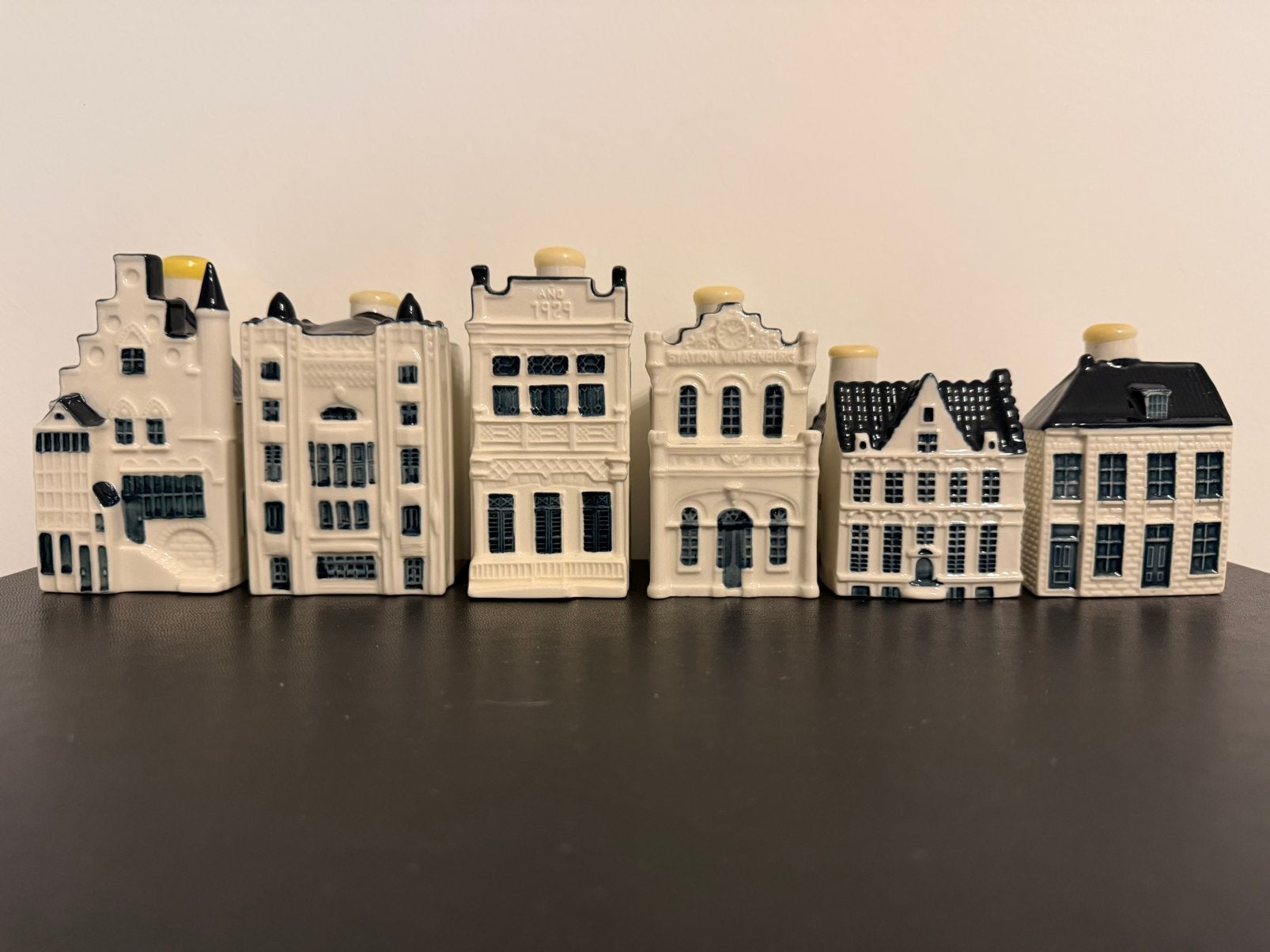 KLM Business Class Huisjes 101 t/m 106, Verzamelen, Ophalen of Verzenden, Nieuw, 61 t/m 80, Gevuld