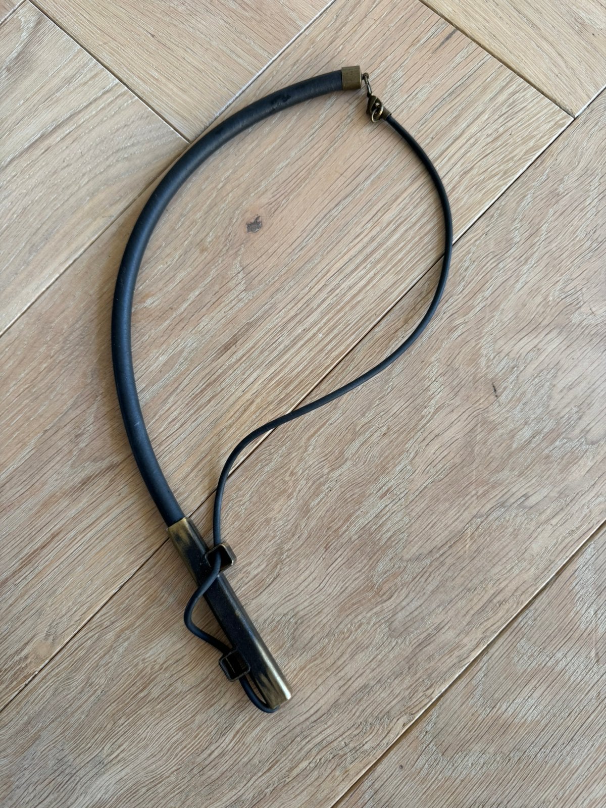 Collier, in een combinatie van rubber, leer en brons, Ophalen, Zwart, Nieuw, Overige materialen