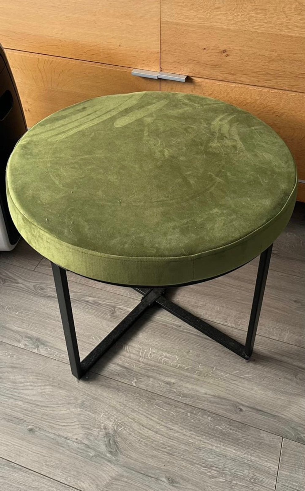 Prachtige WOOOD Hocker / Poef Dewi – Olijfgroen Velvet, Ophalen, Zo goed als nieuw, Rond