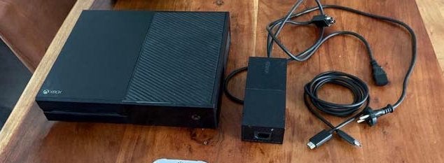 Xbox One 500GB + HDMI + 16 Games, Online, Gebruikt, Vanaf 18 jaar, 1 speler