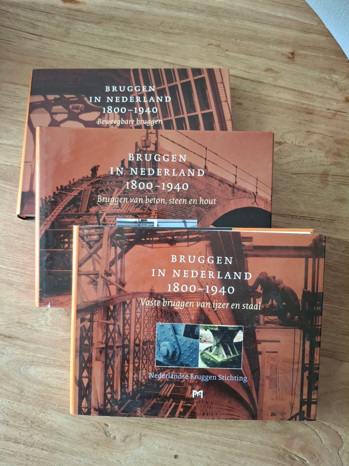 Bruggen in Nederland 1800-1940 (3 delen), Ophalen of Verzenden, Gelezen, Bouwkunde, Nederlandse Bruggen Stichting