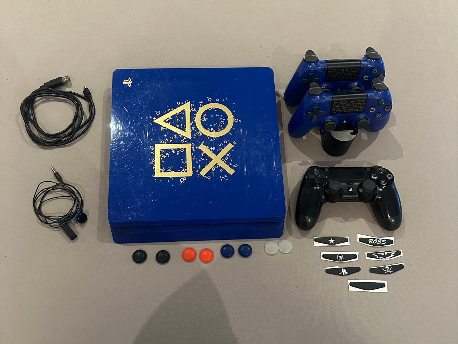 Playstation 4 Slim Days of Play limited edition, Ophalen of Verzenden, Met 3 controllers of meer, Slim, 500 GB