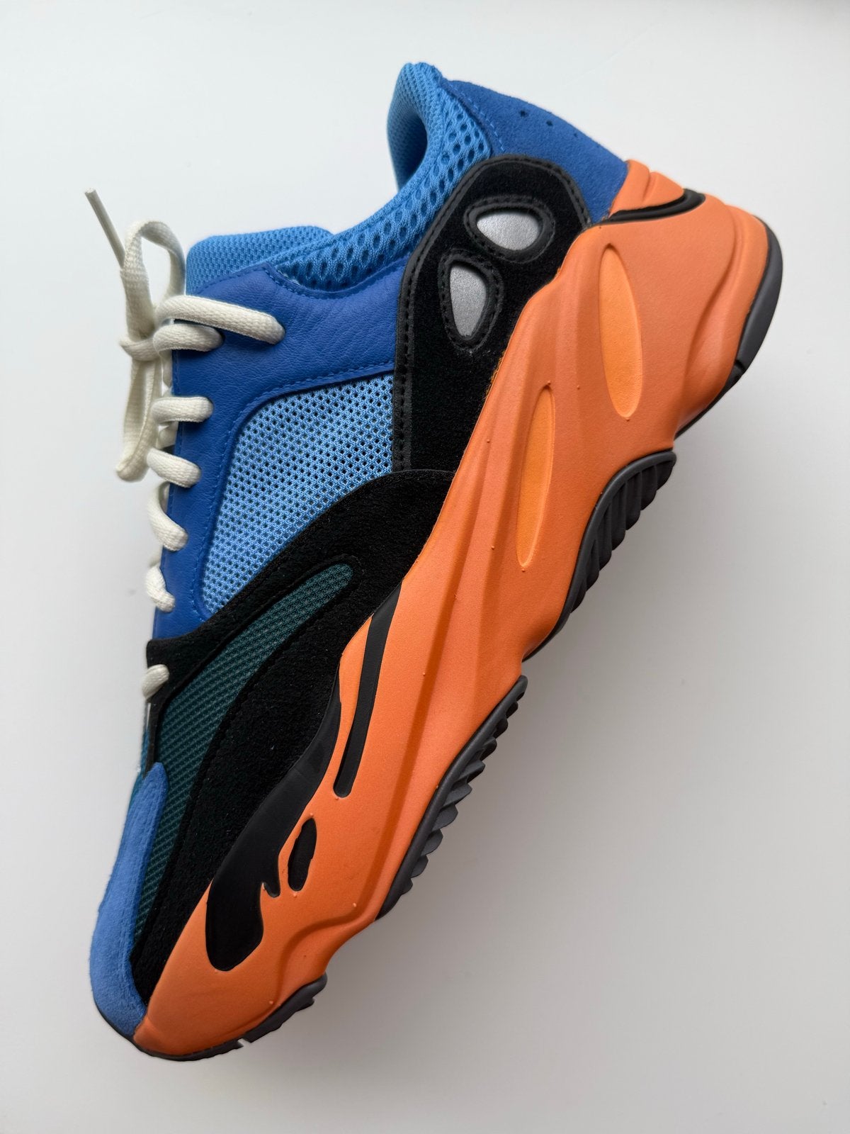 Yeezy Boost 700 Bright Blue, Kleding | Heren, Ophalen of Verzenden, Zo goed als nieuw, Blauw, Sneakers of Gympen