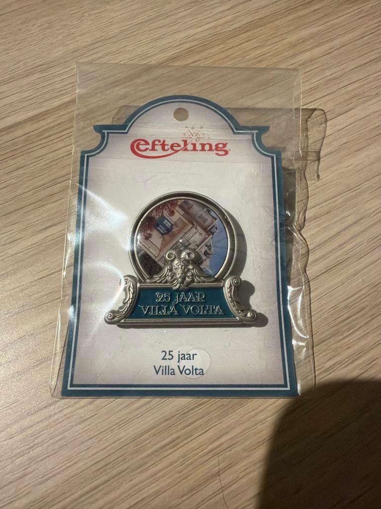 Efteling 25 jaar Villa Volta pin nieuw in verpakking, Verzamelen, Efteling, Nieuw, Button of Speldje, Ophalen of Verzenden