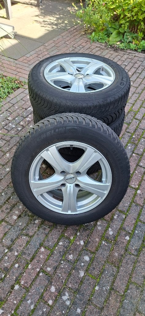 Michelin winterbanden op lichtmetalen velgen – Peugeot 208, Ophalen, Gebruikt, 15 inch, Banden en Velgen