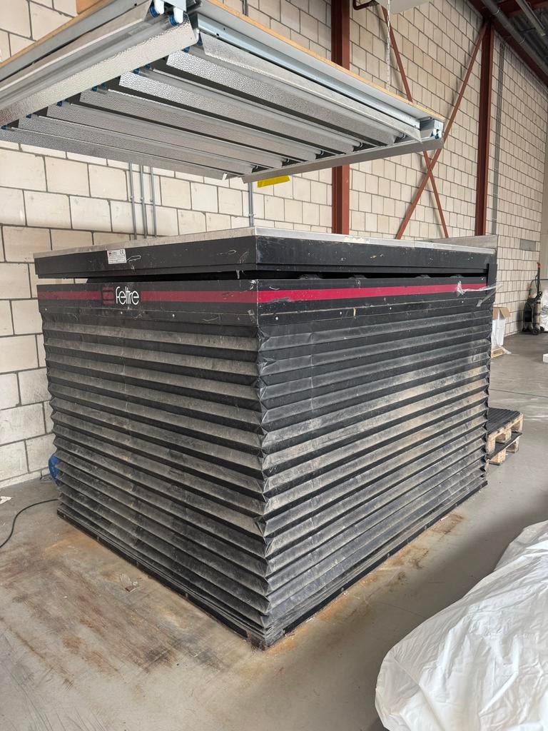 Hydraulische kantel-heftafel 4000 kg – Feltre XR40 –, Zakelijke goederen, Ophalen