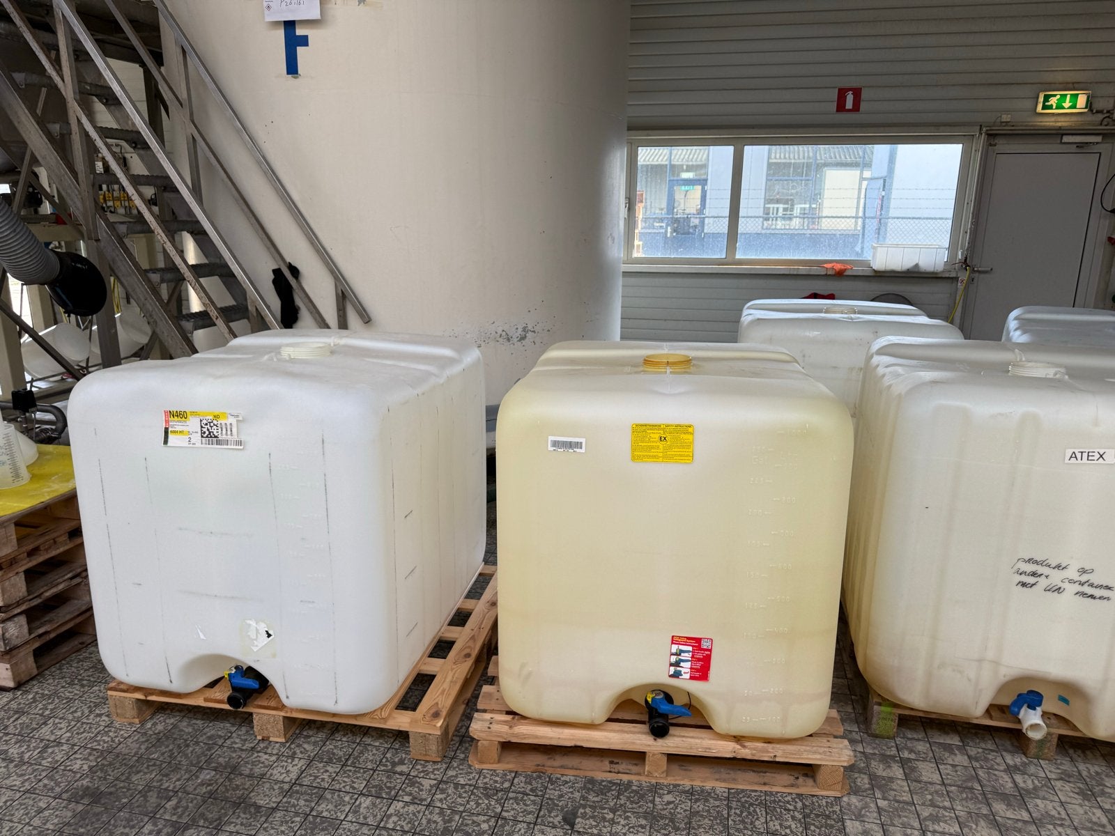 IBC-tanks (1000 liter) kunststof bakken, Ophalen