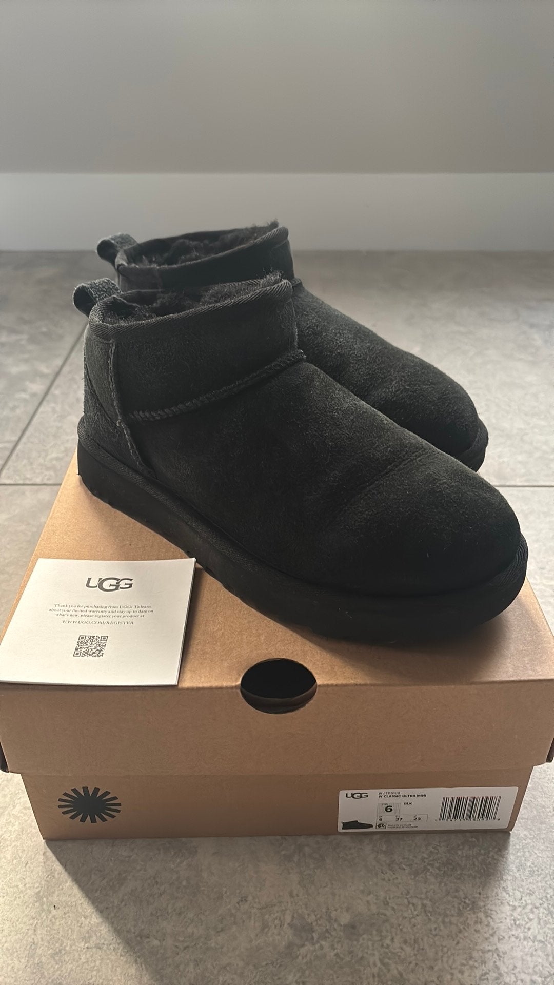 Ugg Classic Ultra Mini zwart maat 37 met doos en papieren, Zwart, Overige typen, Ophalen of Verzenden, Zo goed als nieuw