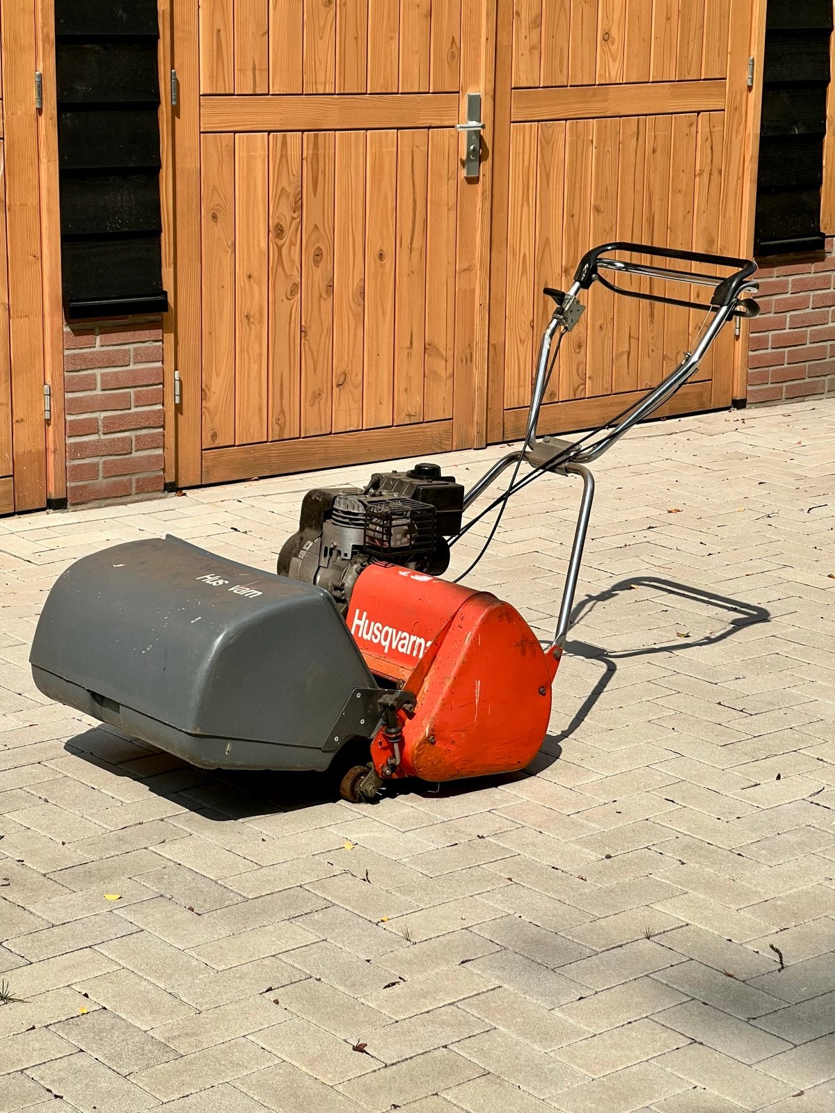 Husqvarna Brilliant 500 Kooimaaier; Briggs & Stratton motor, Ophalen, Gebruikt, Opvangbak, Benzine-grasmaaier