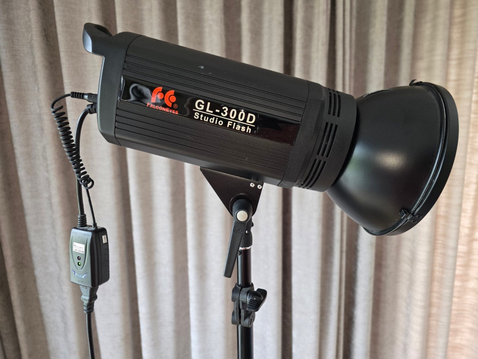 Falcon Eyes GL-300D Studioflitser met RF-604R ontvanger, Draadloos, Ophalen of Verzenden, Zo goed als nieuw, Falcon Eyes