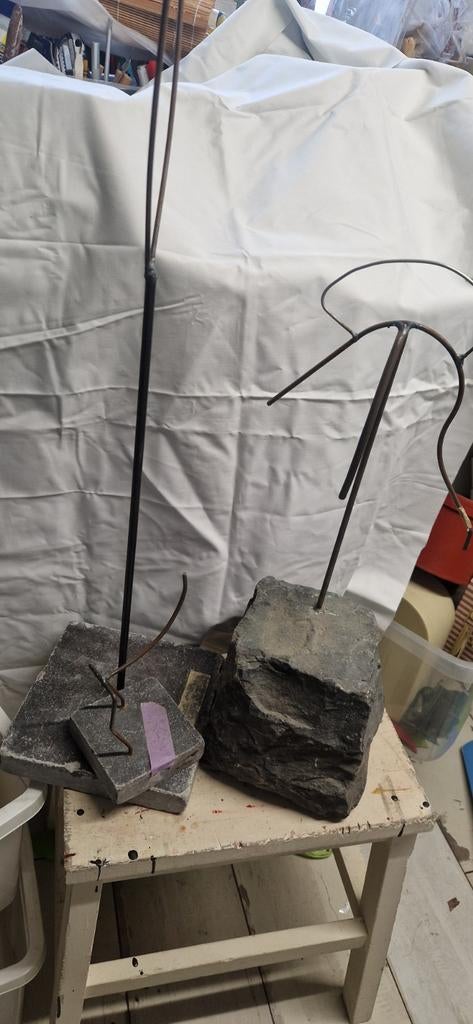 IJzeren sculpturen op stenen voet voor powertex beelden, Ophalen