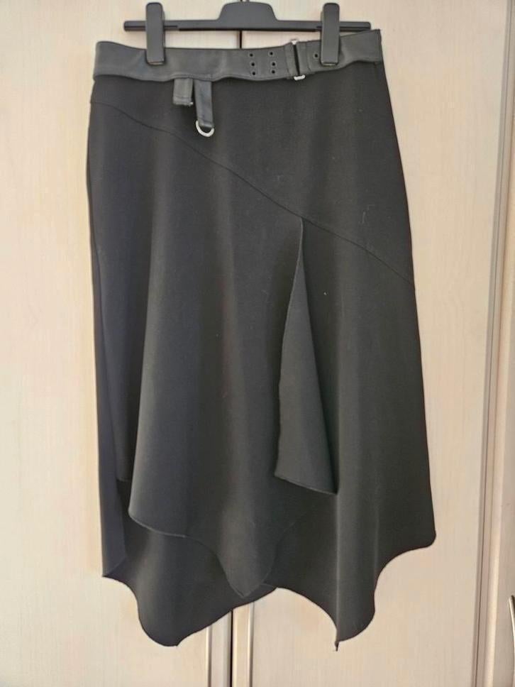Mooie zwarte rok van Alma Mater met ceintuur maat 40, Kleding | Dames, Ophalen of Verzenden, Zo goed als nieuw, Maat 38/40 (M)