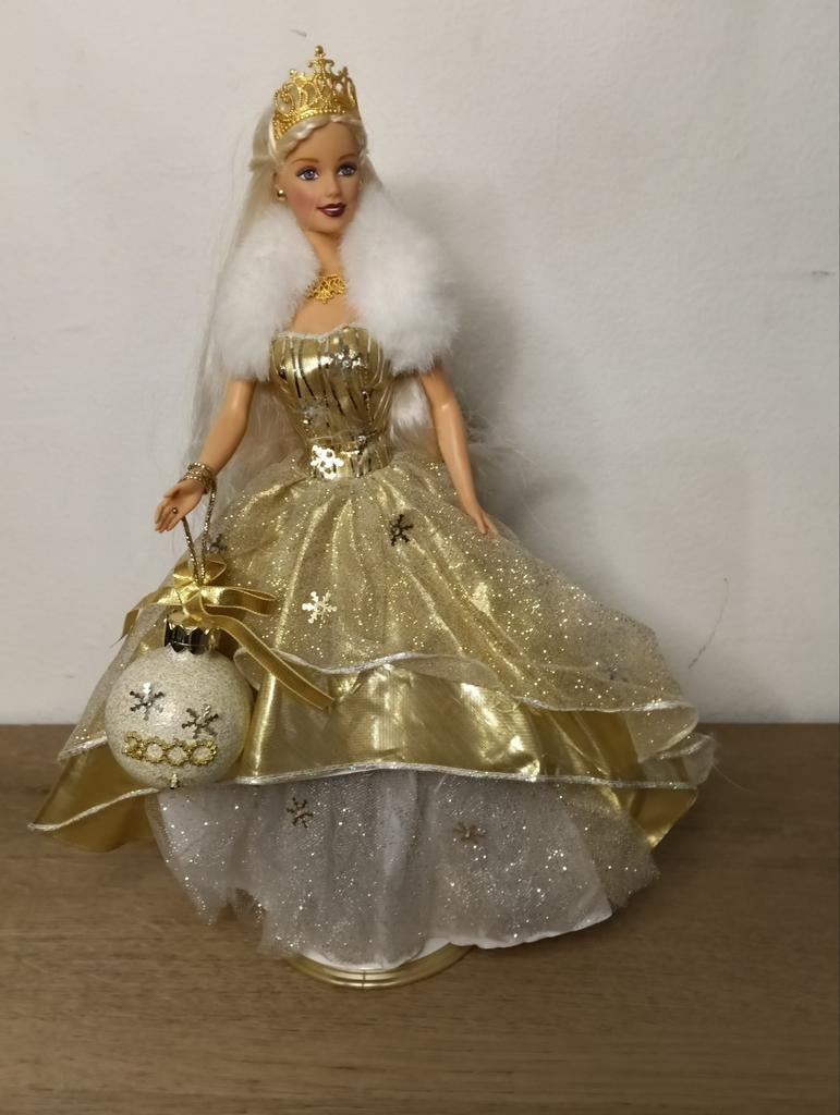 Millennium Barbie 2000 Gouden Editie met Bal & Standaard, 333 Continental Boulevard El Segundo, CA 90245 USA, Barbie, Service.mattel.com