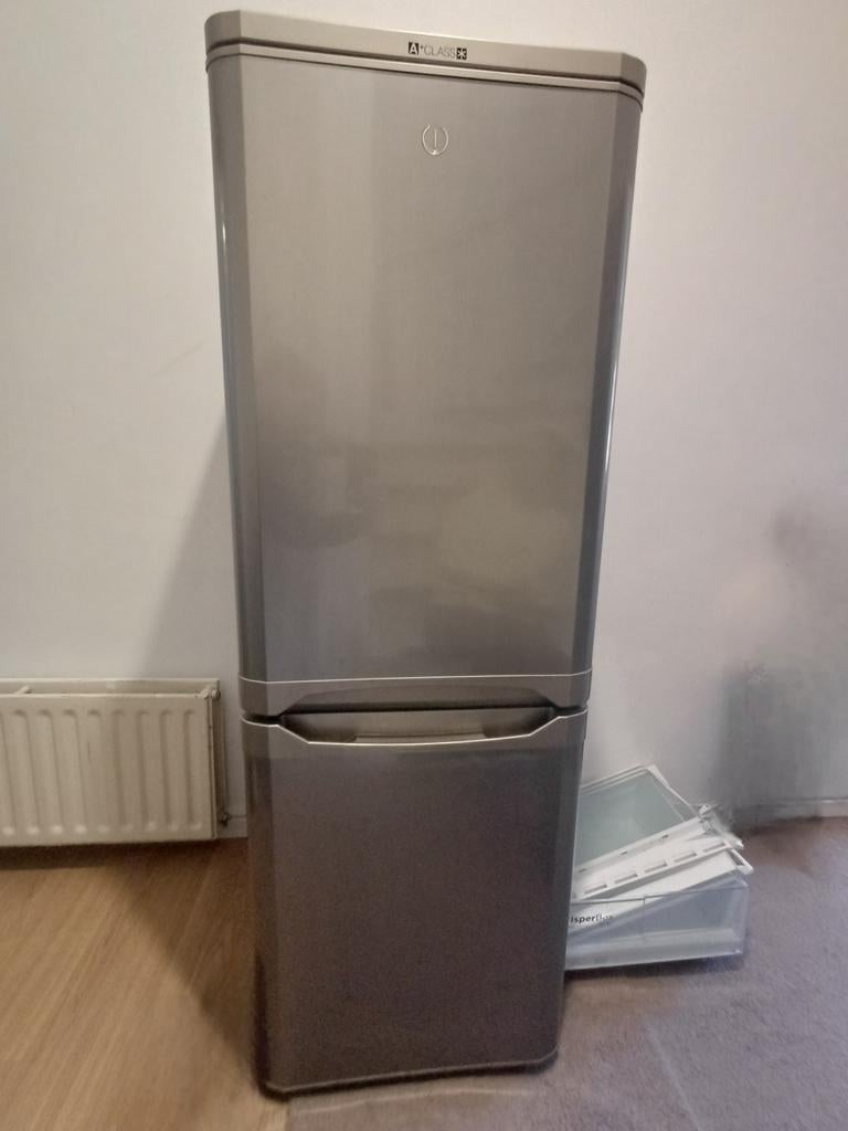 Koel/vriescombinatie Indesit, Witgoed en Apparatuur, Koelkasten en IJskasten, Ophalen, Gebruikt, 200 liter of meer, Met aparte vriezer