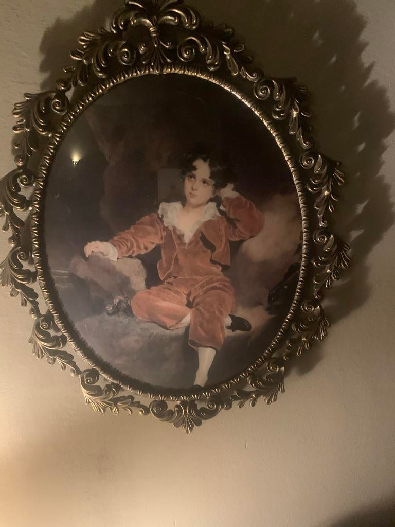 Vintage "The Red Boy" zijdekunst in bronzen lijst, Antiek en Kunst, Ophalen of Verzenden