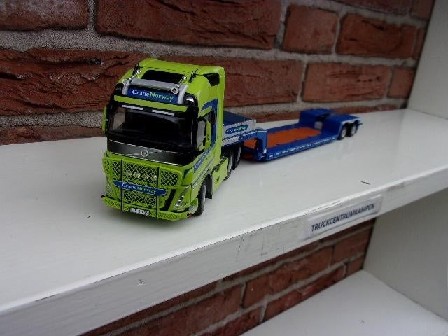 WSI   Volvo  FH5  Globetrotter  van  Nordic  Crane., Hobby en Vrije tijd, Modelauto's | 1:50, Ophalen of Verzenden, Nieuw, Bus of Vrachtwagen