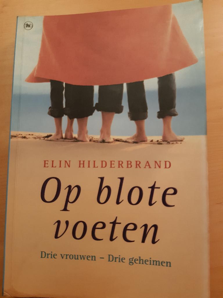 Roman 'Op blote voeten' - Elin Hilderbrand, Boeken, Ophalen of Verzenden, Gelezen, Elin Hilderbrand, Nederland