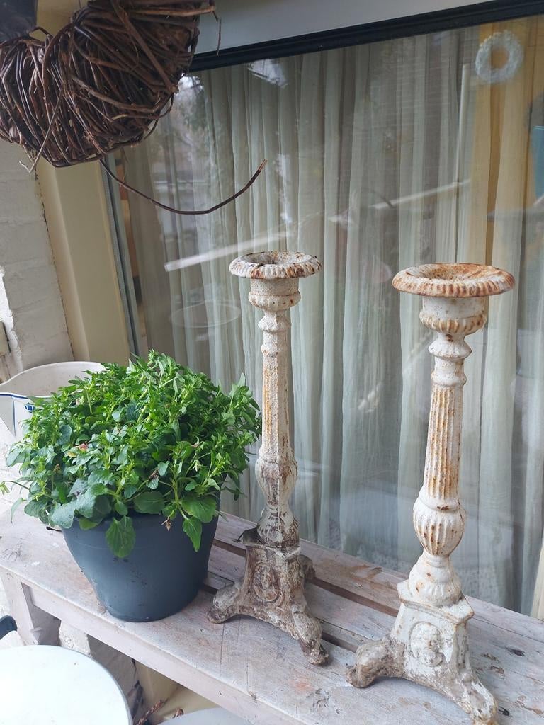 Brocante kandelaars, Ophalen