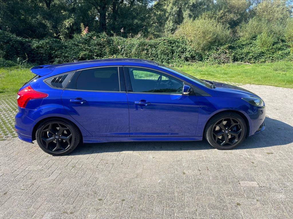 Ford Focus ST 2.0 Ecoboost 184KW 5-D 2013 Blauw, Auto's, Ford, 65 €/maand, 4 cilinders, Blauw, 1337 kg