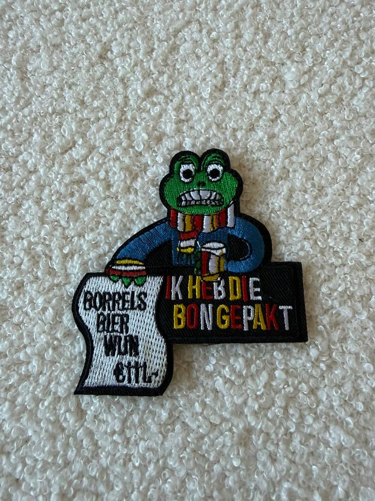 Embleem carnaval oeteldonk ik heb die bon gepakt kikker, Verzamelen, Speldjes, Pins en Buttons, Ophalen of Verzenden, Zo goed als nieuw