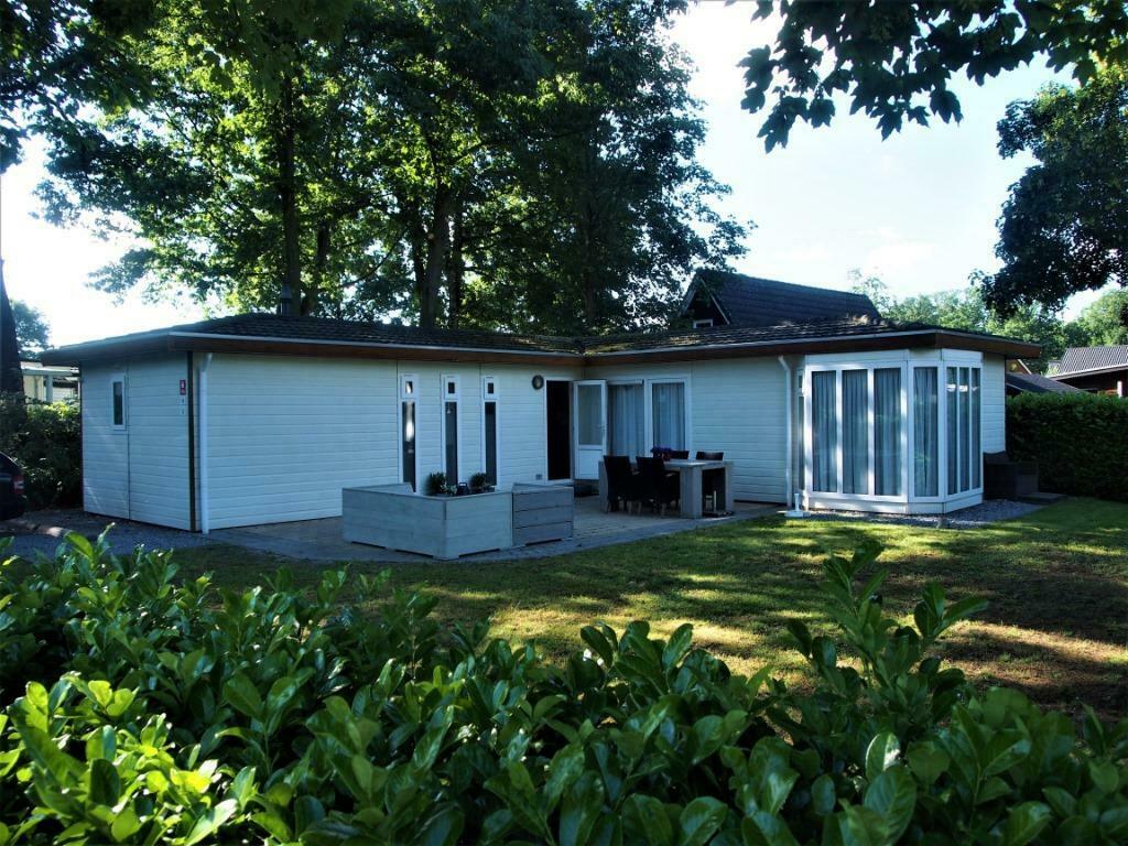 Zomervakantie ruim en sfeervol chalet te huur in Limburg, 2 slaapkamers, Limburg, Recreatiepark, Aan meer of rivier