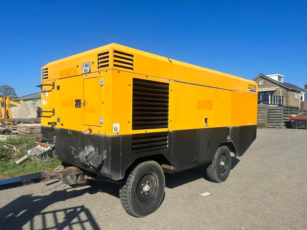 Doosan 12/235 mobiele diesel compressor 23,5 kuub, 100 liter of meer, Ophalen of Verzenden