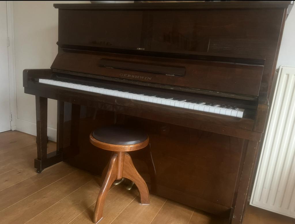 Gershwin piano, bruin lak, 123x149cm, op wieltjes, Ophalen, Gebruikt, Bruin, Piano